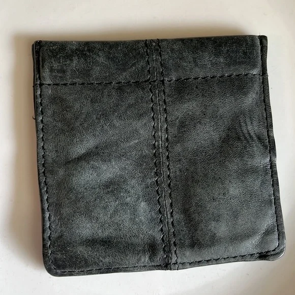 Genuine leather squeeze change pouch - Picture 2 of 5